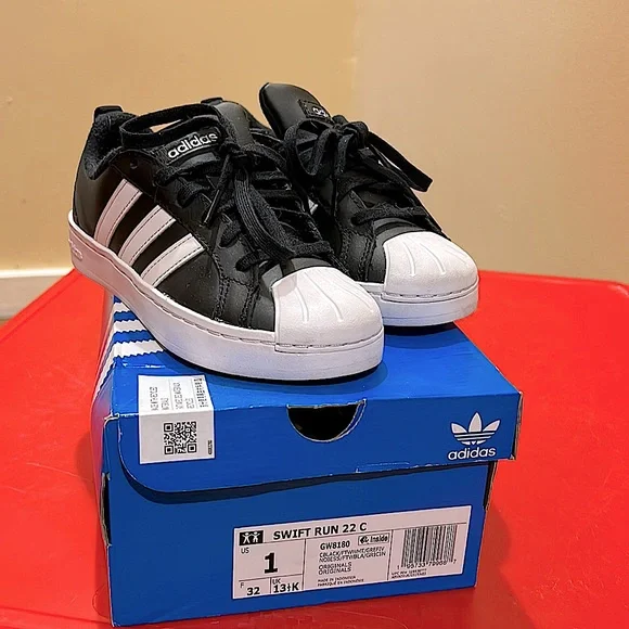 adidas gazelle silver green womens Adidas SWIFT RUN GRADE-SCHOOL
